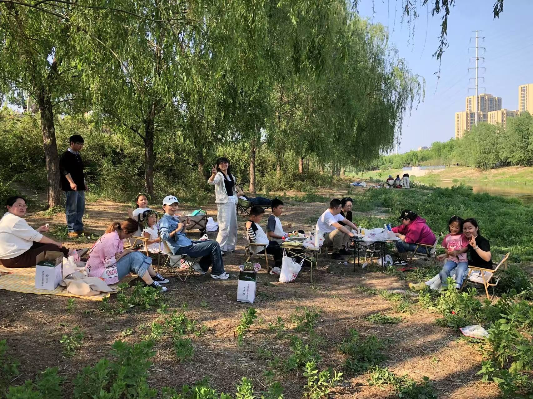 威龍公司銷(xiāo)售精英齊聚虞河畔 共度歡樂(lè)戶外露營(yíng)燒烤日