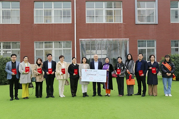 【綠地茵茵，情暖校園】威龍公司參與濰城實驗小學(xué)捐款活動